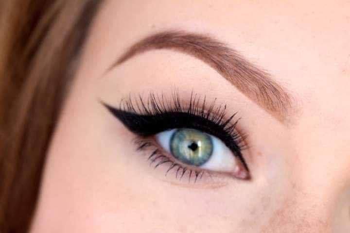 ايلاينر ESSENCE