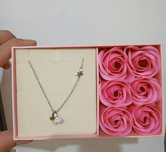 سلسلة فضة (فراشة)